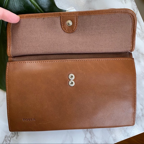 Fossil tan leather wallet on a string crossbody - Picture 2 of 14